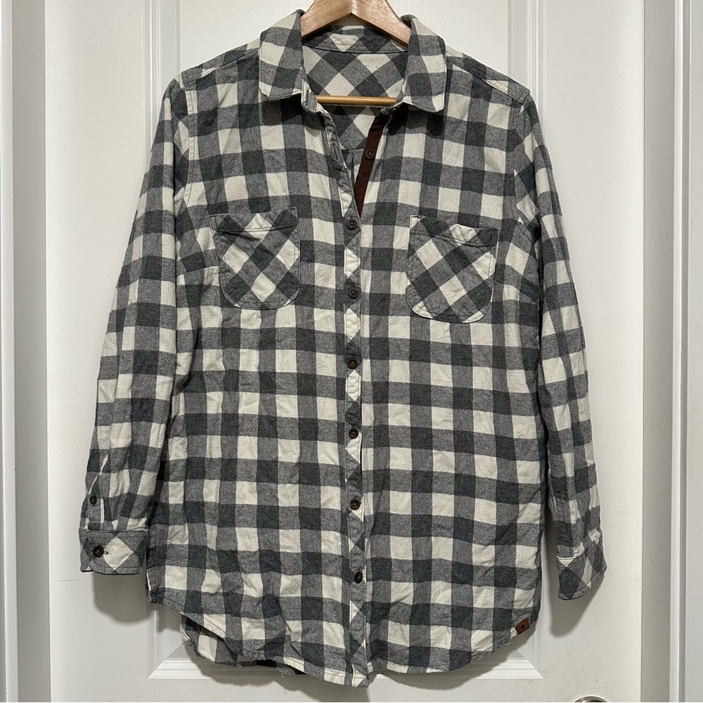 Canadiana Women's Gray and White Plaid Button Down Flannel Shirt